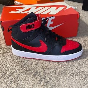 Nike court borough mid 2